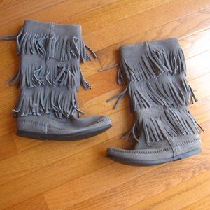 NEW Minnetonka Womens Size 6 Calf Hi 3-Layer Fringe Boot Grey Suede Boots